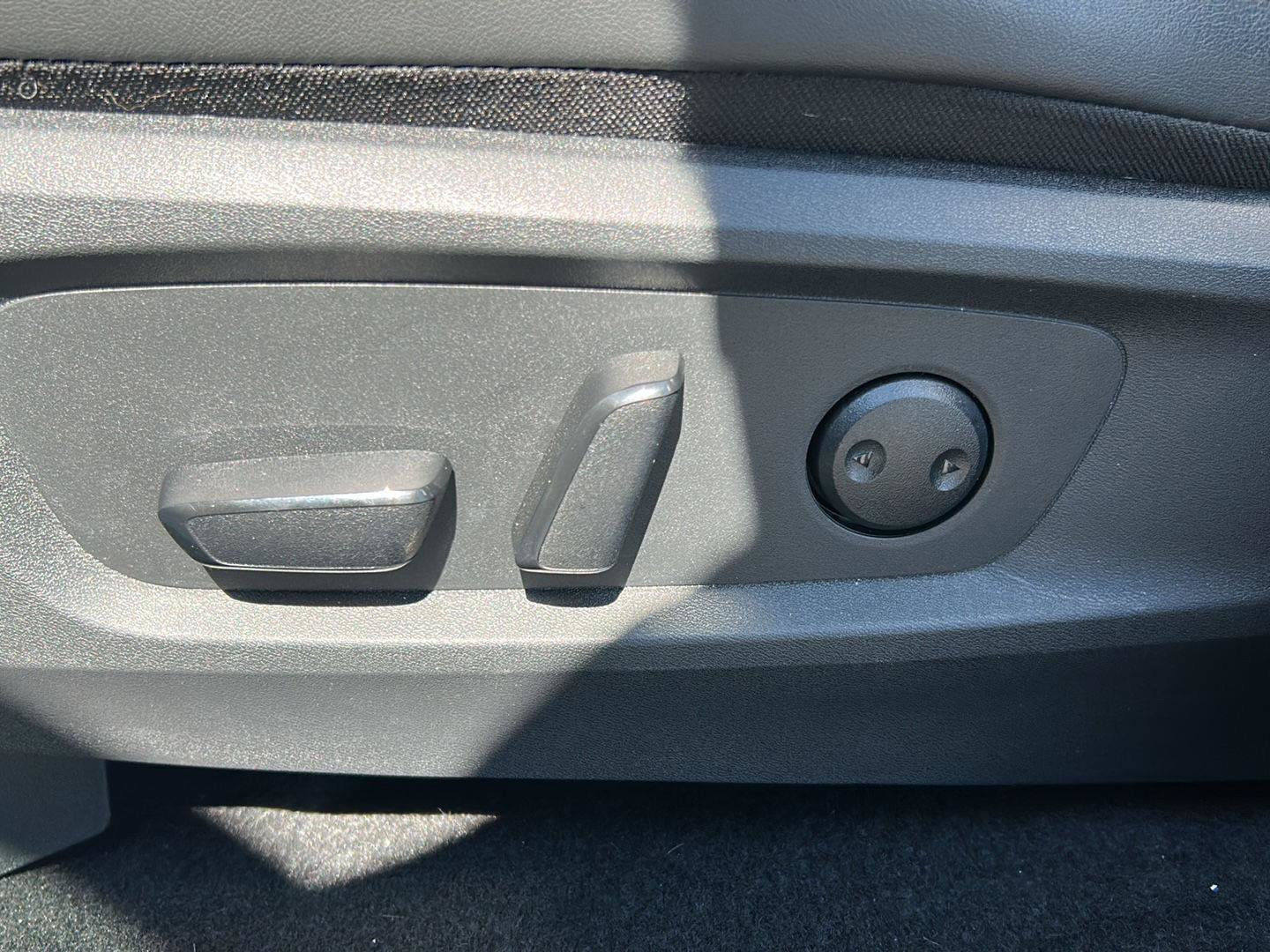Used 2025 Nissan Pathfinder Platinum AWD/4WD image 19