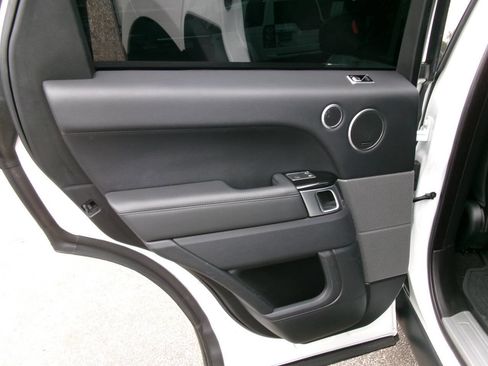 Used 2018 Land Rover Range Rover Sport HSE image 15