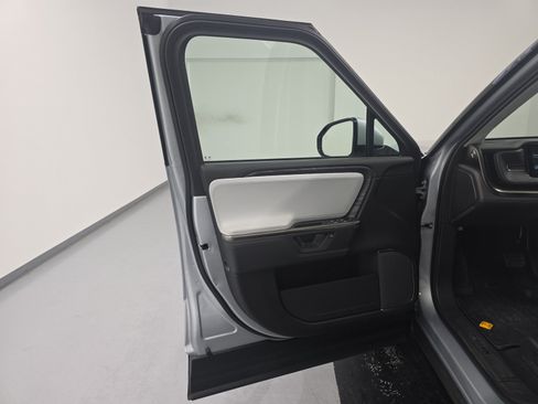 Used 2025 Rivian R1S Adventure AWD/4WD image 16
