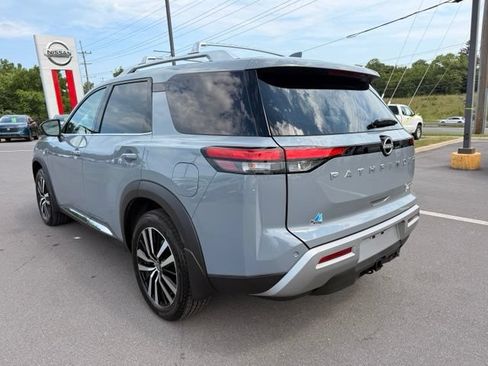 Certified 2024 Nissan Pathfinder Platinum w/ Cargo Package AWD/4WD image 7