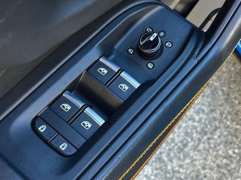 Used 2022 Lamborghini Urus AWD/4WD image 15