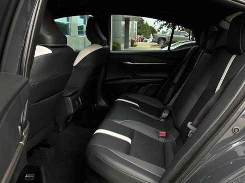 Used 2025 Toyota Camry SE FWD image 12