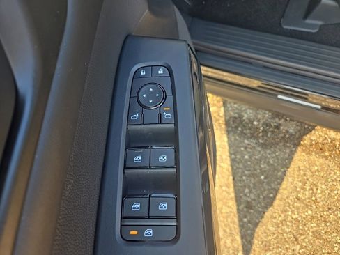 New 2025 Nissan Pathfinder SV image 10