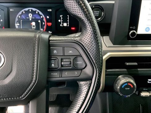 Used 2025 Toyota Tacoma SR5 AWD/4WD image 22