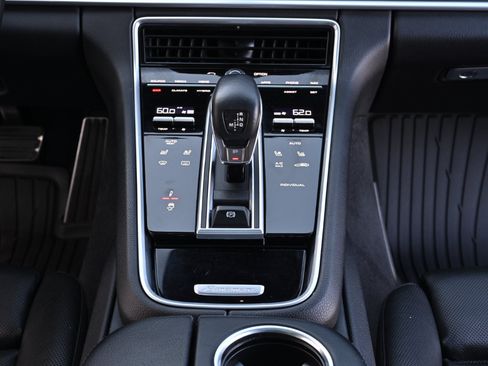 Used 2018 Porsche Panamera 4 AWD/4WD image 27