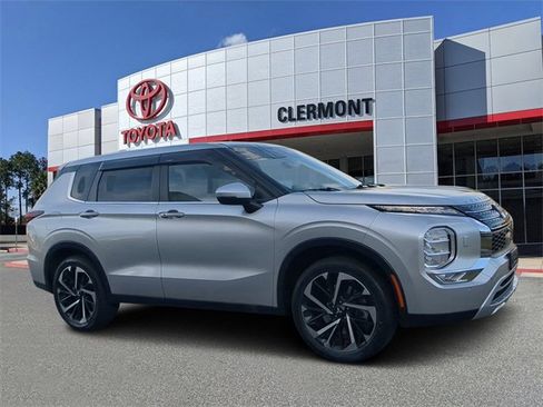 Used 2022 Mitsubishi Outlander SE image 1