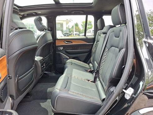 Used 2023 Jeep Grand Cherokee Summit AWD/4WD image 10