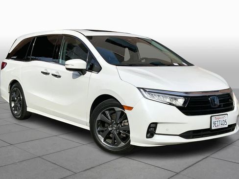 Used 2023 Honda Odyssey Elite image 2