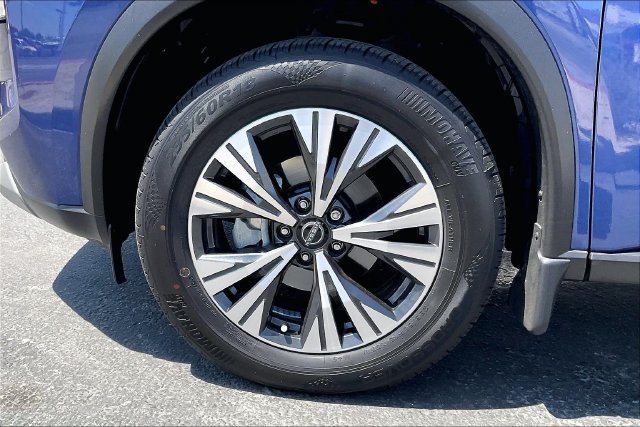 Used 2023 Nissan Rogue SV FWD image 8
