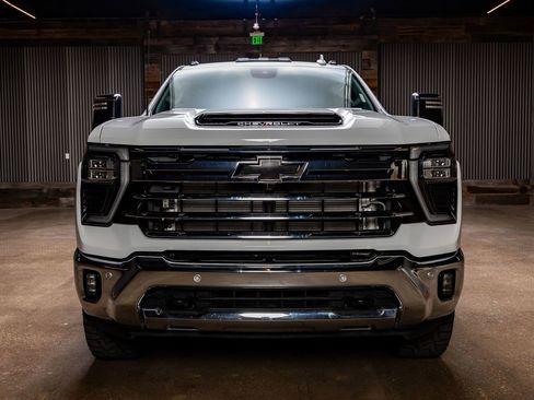 Used 2025 Chevrolet Silverado 3500 LTZ w/ LTZ Plus Package image 2