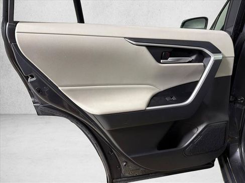 Used 2025 Toyota RAV4 XLE FWD image 21