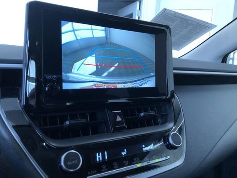 Certified 2025 Toyota Corolla LE image 27