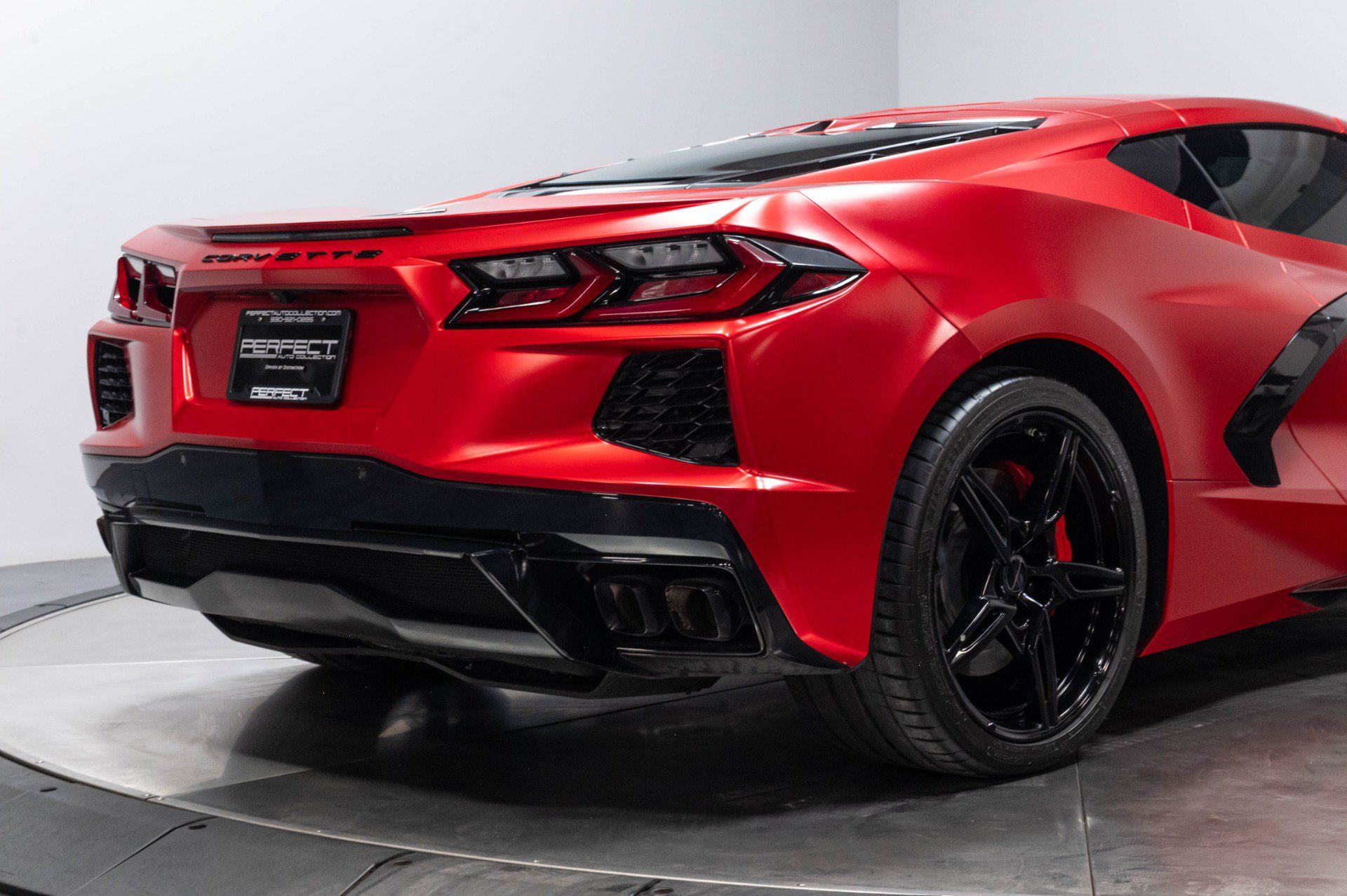 Used 2022 Chevrolet Corvette Stingray Coupe w/ 2LT w/ Z51 Performance Package RWD image 26