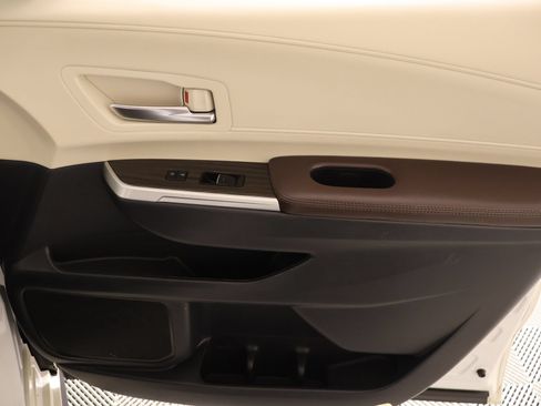 Used 2021 Toyota Sienna Platinum FWD image 19