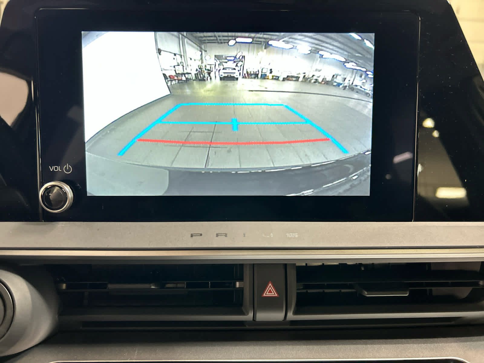 Used 2025 Toyota Prius LE FWD image 5