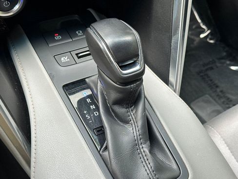 Used 2023 Toyota Venza LE AWD/4WD image 20