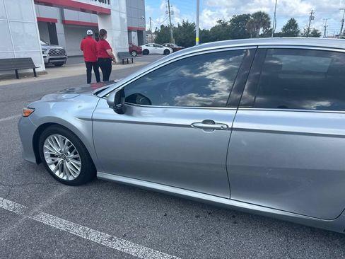 Used 2018 Toyota Camry XLE FWD image 16
