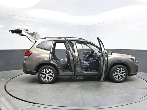 Used 2020 Subaru Forester Premium AWD/4WD image 53