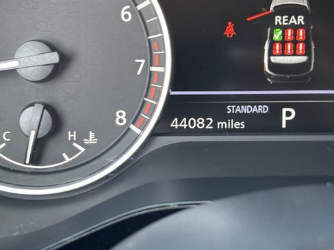 Used 2025 Nissan Pathfinder SV FWD image 32