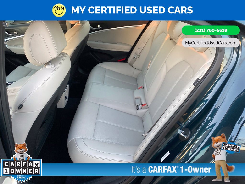 Used 2025 Genesis G70 2.5T RWD image 17