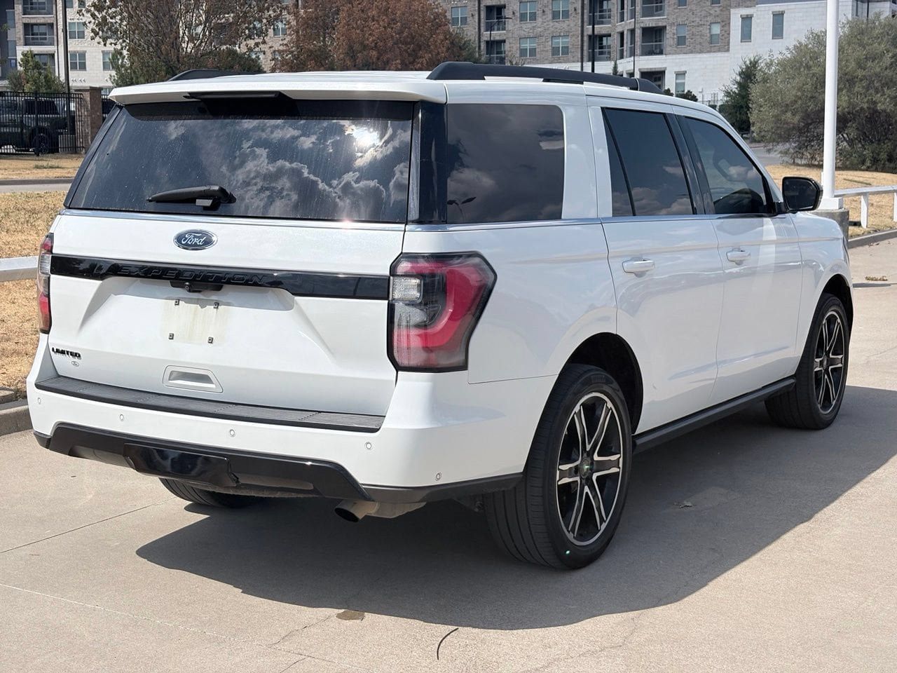 Used 2021 Ford Expedition Limited RWD image 4