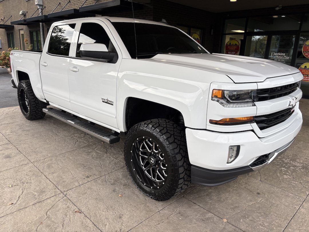 Used 2017 Chevrolet Silverado 1500 LT w/ Texas Edition AWD/4WD image 4