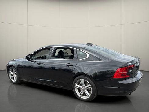Used 2018 Volvo S90 T5 Momentum w/ Convenience Package image 5