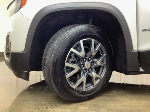 Used 2023 GMC Acadia SLT w/ Technology Package AWD/4WD image 29