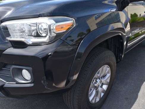 Used 2018 Toyota Tacoma SR5 RWD image 13