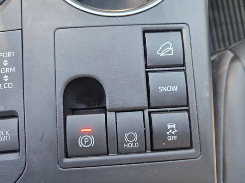 Used 2024 Toyota Highlander XLE AWD/4WD image 27