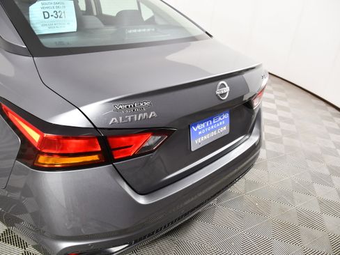 Used 2024 Nissan Altima 2.5 SV FWD image 15