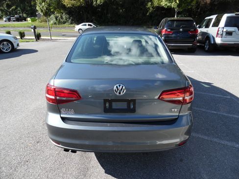 Used 2017 Volkswagen Jetta S image 4