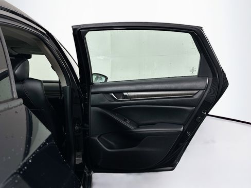 Used 2018 Honda Accord Touring image 31