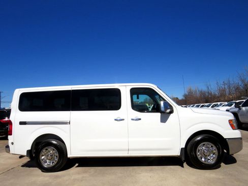 Used 2013 Nissan NV 3500 SV image 4
