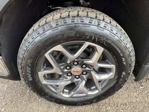 New 2026 GMC Sierra 1500 SLE image 10