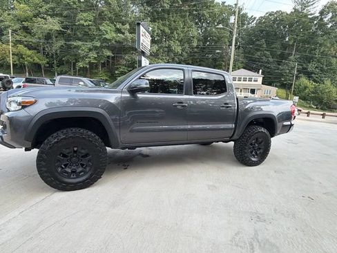 Used 2017 Toyota Tacoma TRD Off-Road w/ Tow Package (A/T) AWD/4WD image 21