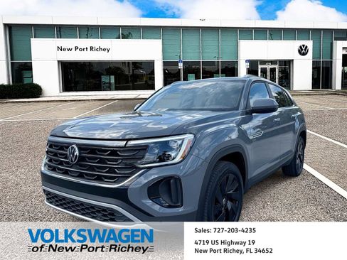 Used 2024 Volkswagen Atlas Cross Sport SE image 1