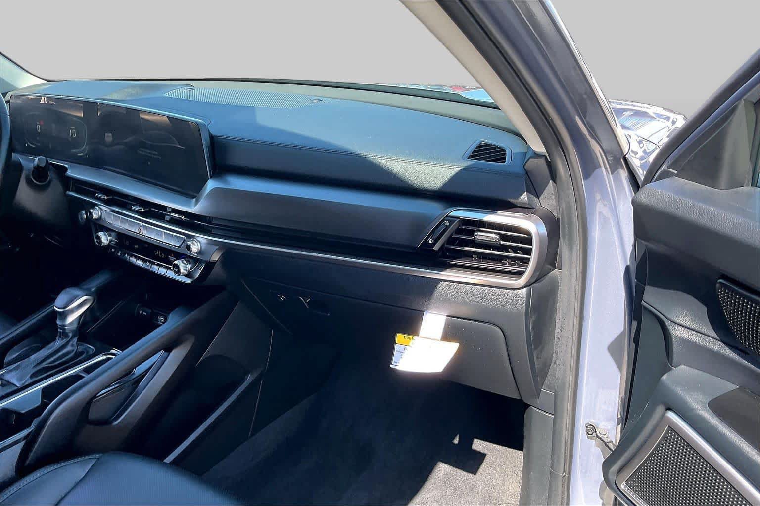 Used 2025 Kia Telluride LX FWD image 17