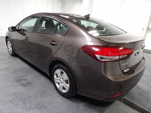 Used 2018 Kia Forte LX FWD image 5