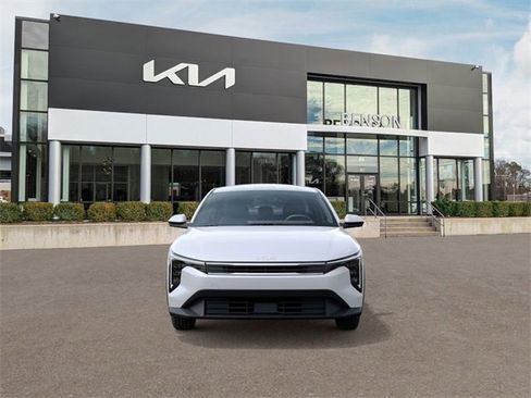New 2025 Kia K4 LXS image 3