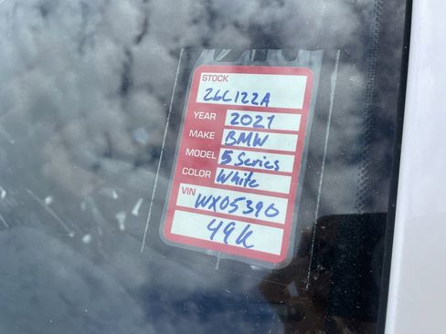 Used 2021 BMW 530i w/ M Sport Package image 5