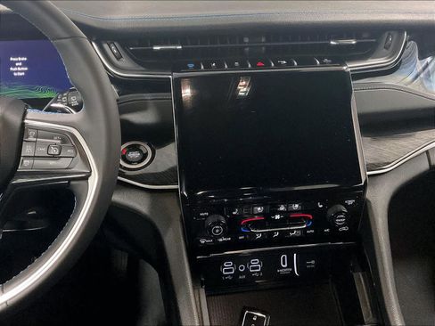 Used 2023 Jeep Grand Cherokee Trailhawk w/ Advanced Protech Group II image 18