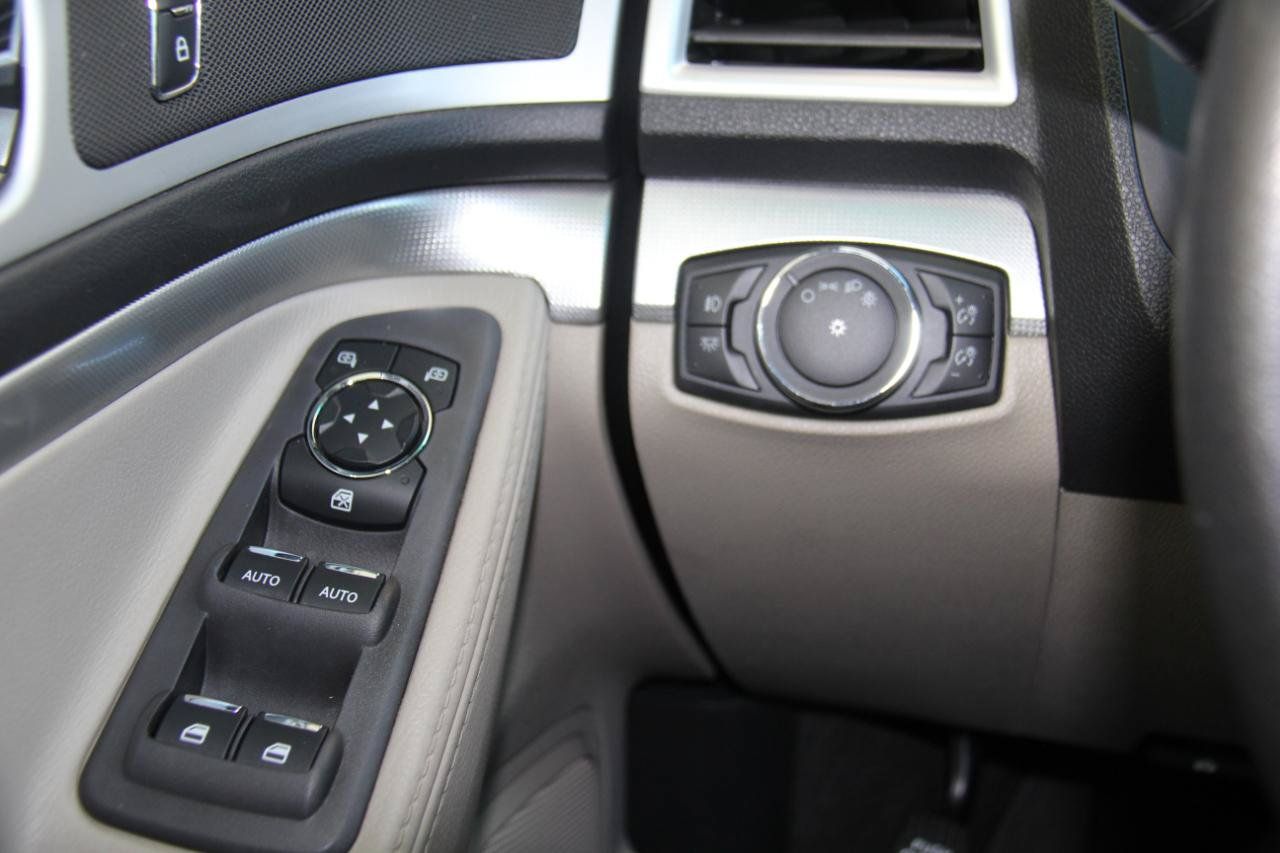Used 2015 Ford Explorer XLT FWD image 14