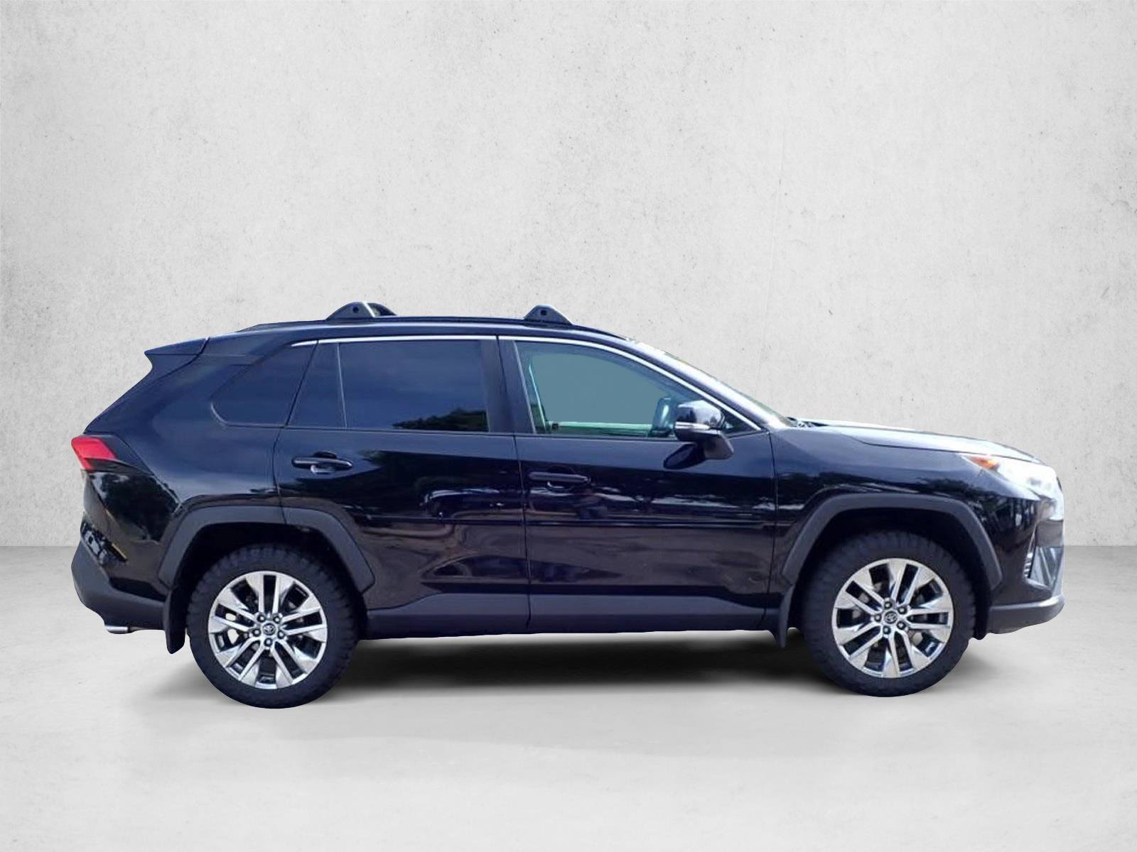 Certified 2021 Toyota RAV4 XLE Premium AWD/4WD image 5