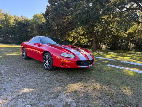 Used 2002 Chevrolet Camaro Z28 w/ SS Performance/Appearance Pkg RWD image 4