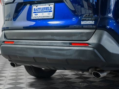 Used 2022 Toyota RAV4 XLE Premium image 8