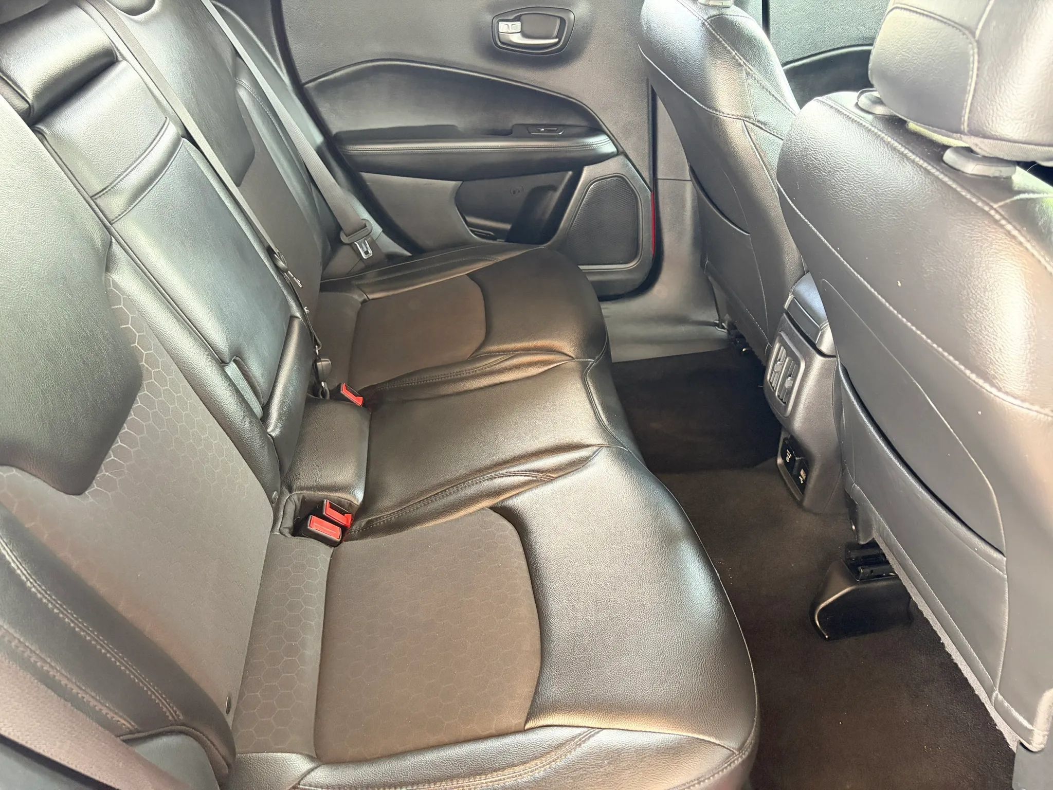 Used 2018 Jeep Compass Latitude w/ Popular Equipment Group FWD image 13