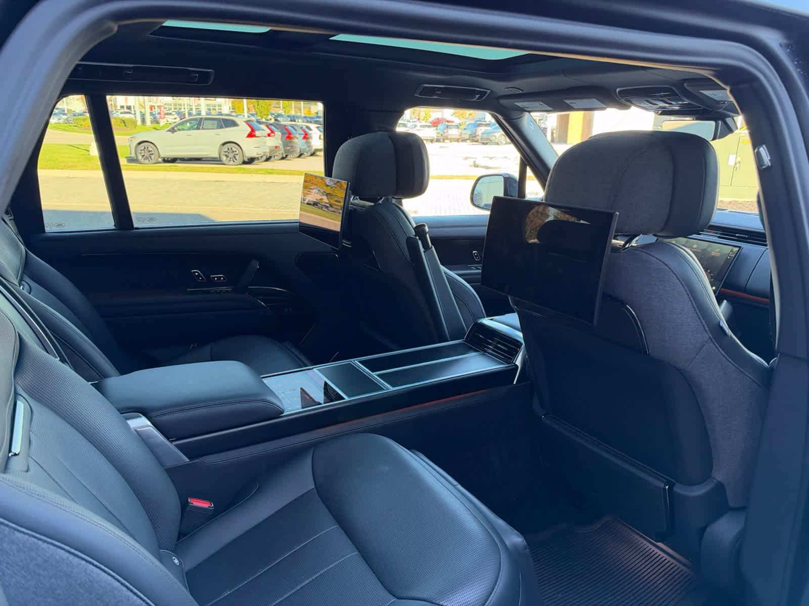 Used 2023 Land Rover Range Rover SV AWD/4WD image 13