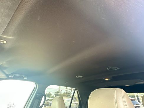 Used 2018 Ford Explorer Limited w/ Ford Safe & Smart Package FWD image 11