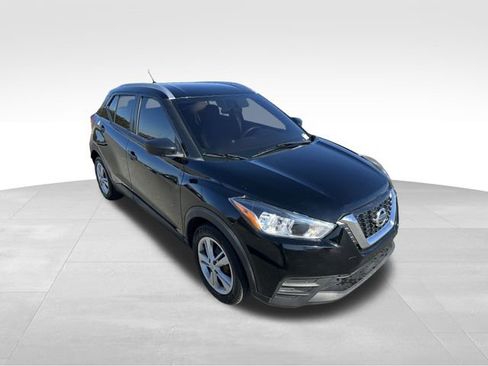 Used 2019 Nissan Kicks S image 7